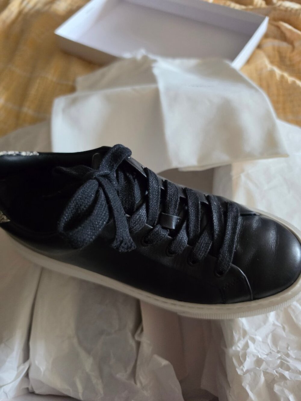 Title: Vince Black Leather Low Top Sneakers Snakeskin Heel Tab Size 9